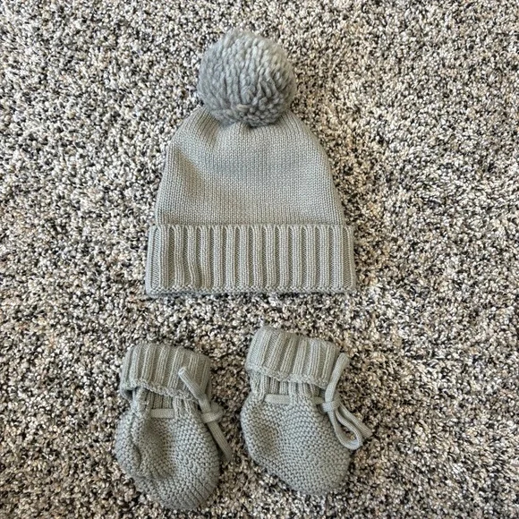 Caden Lane Smoke Knit Baby Hat and Booties - Picture 3 of 4